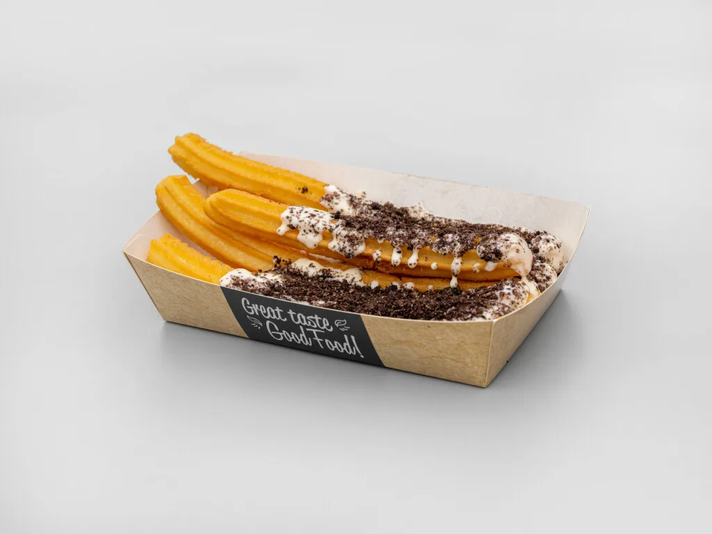 Churros mit Vanillecreme und Oreo-Krümeln